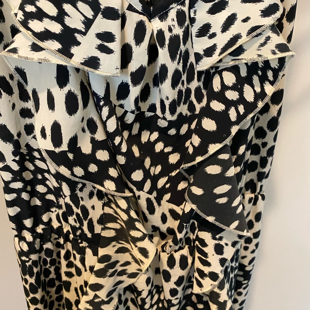 Short Black and Beige summer dress with ruffles - Picture 5 of 6